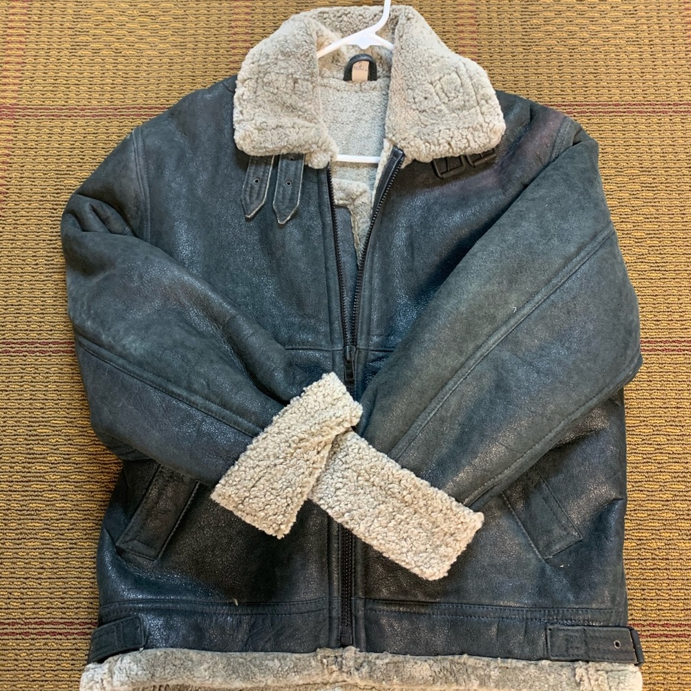 MEN’S LEATHER AND SHERPA JACKET